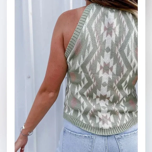 NWT Aztec Outing Crewneck Sweater Tank - Picture 4 of 7